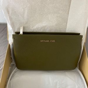 Michael Kors- Jet Set Travel Crossbody- Olive